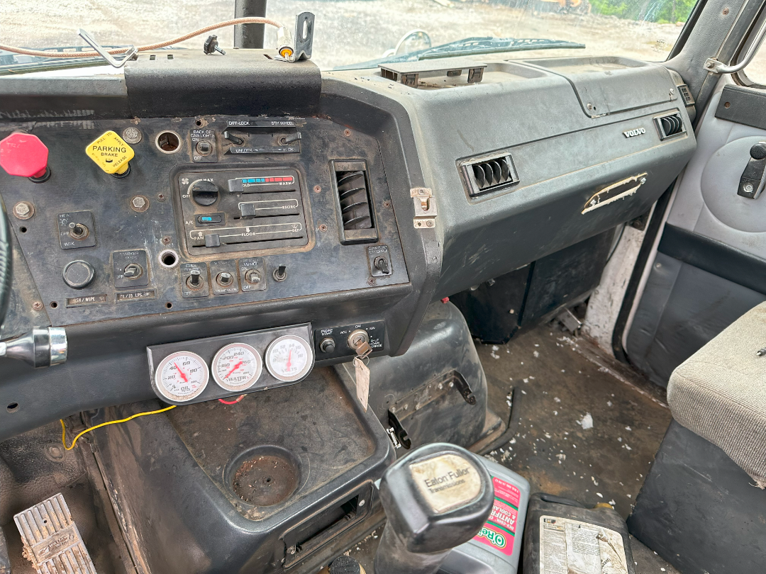 1996 VOLVO WG - Image 10